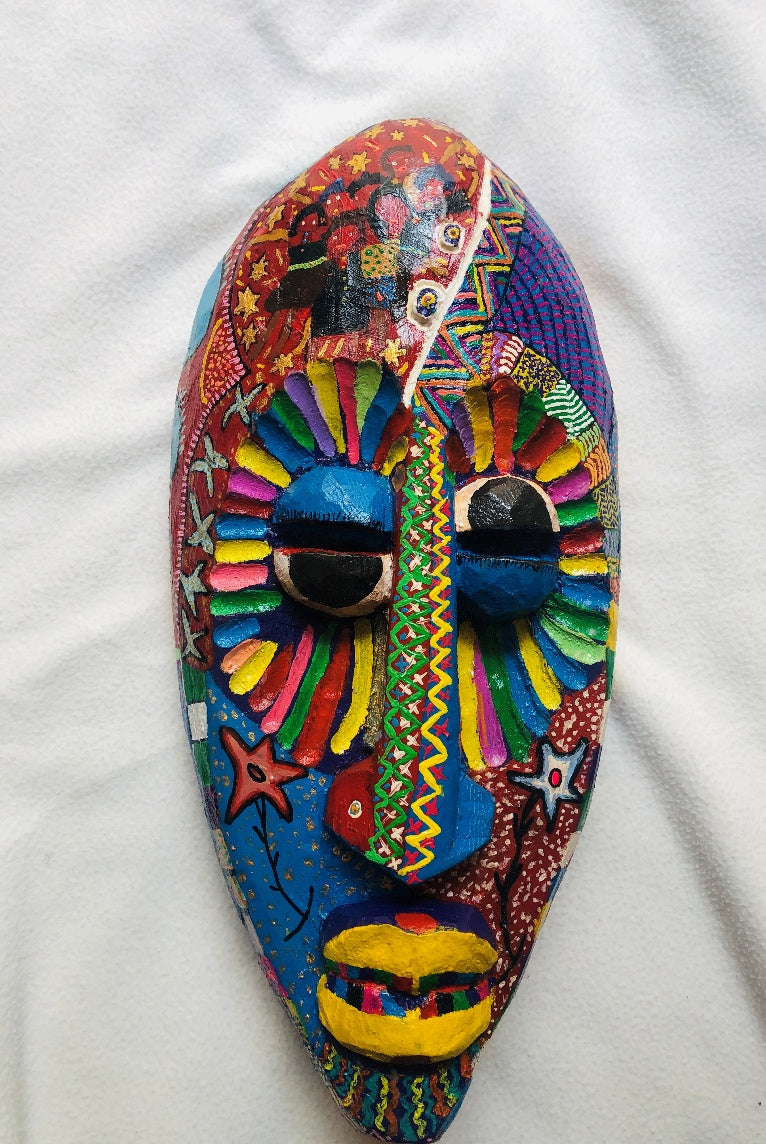 Aro Meta - Trípode, a hand-carved MASK-WE Gmelina wood mask painted by Pearl Folakunmi Olumayowa